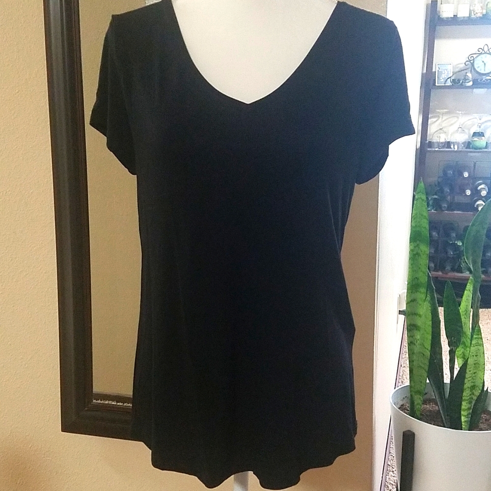 WHITE HOUSE BLACK MARKET - V Neck